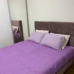 Pink Modern דירה