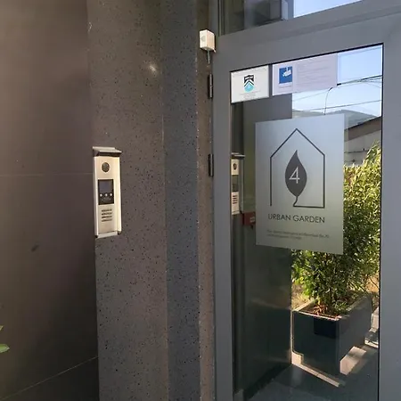 Pink Modern سكوبجي