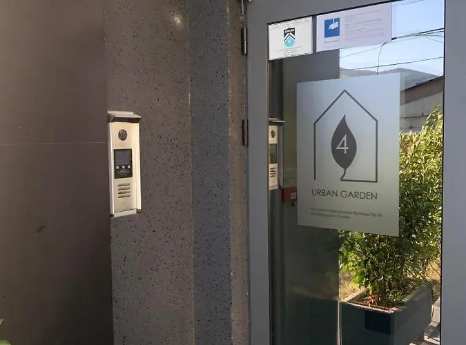 Pink Modern סקופיה