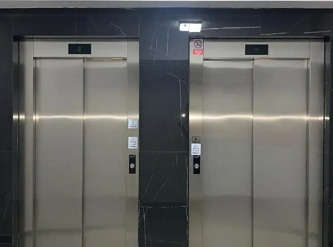 Pink Modern דירה סקופיה